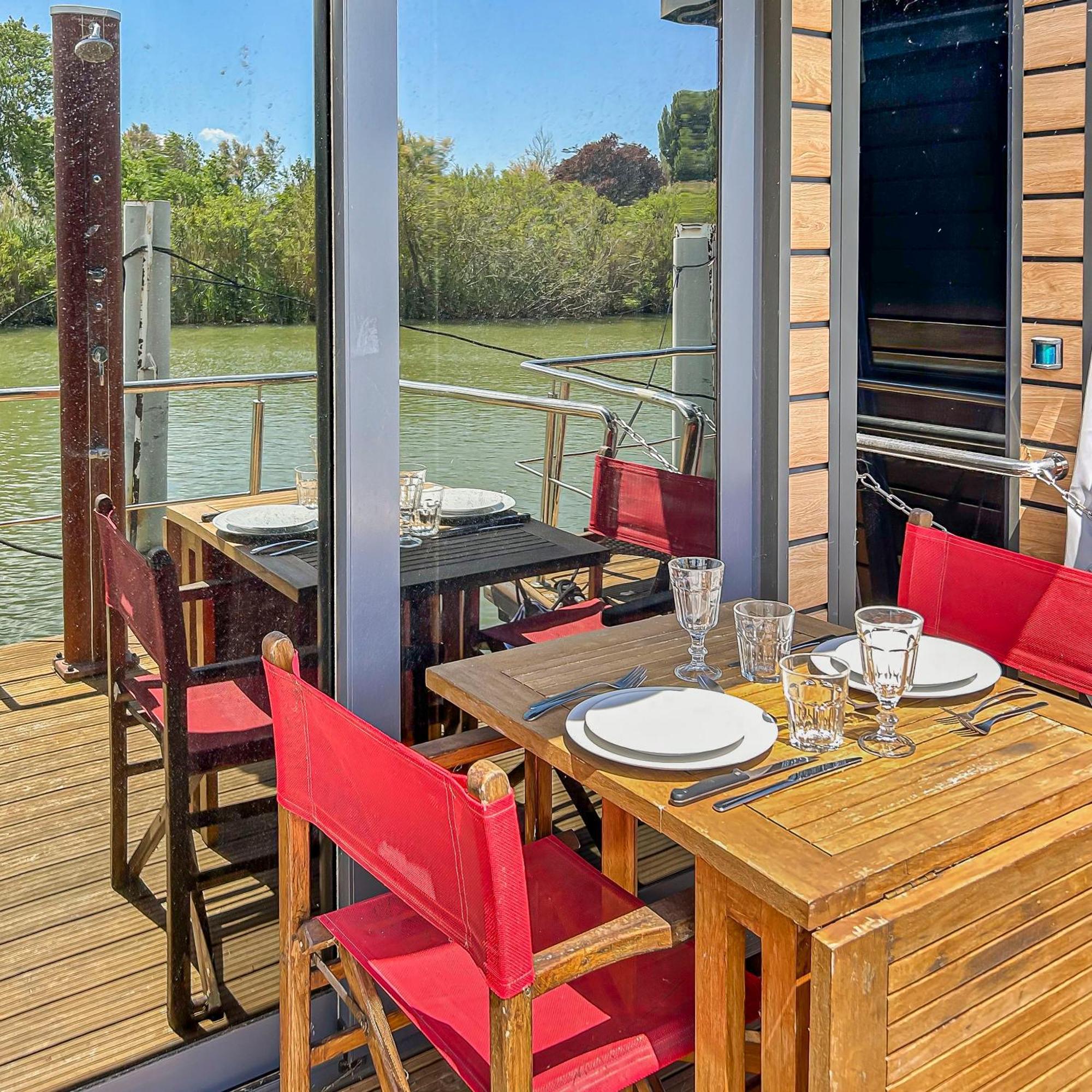 Bord Du Canal Du Rhone A Sete Sur "Cesar" Vauvert Extérieur photo